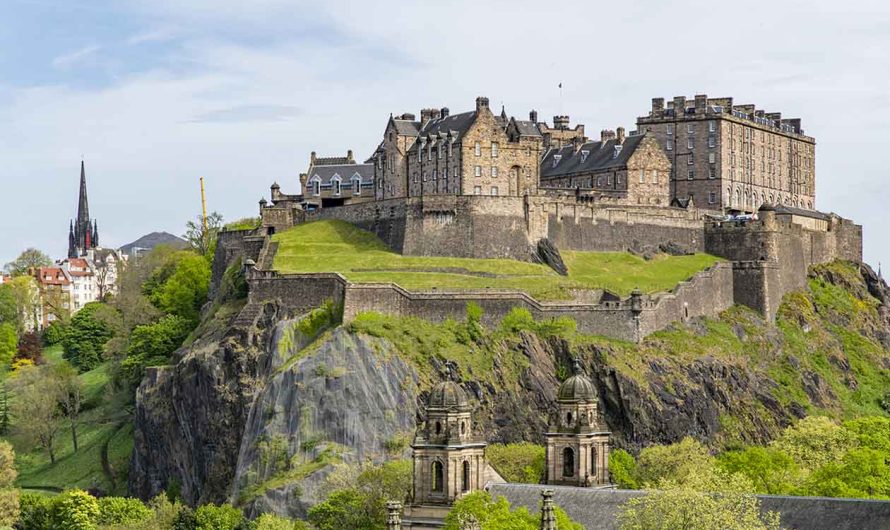 Top 10 Must-Visit Attractions in Edinburgh: Explore the Charm of the Old City